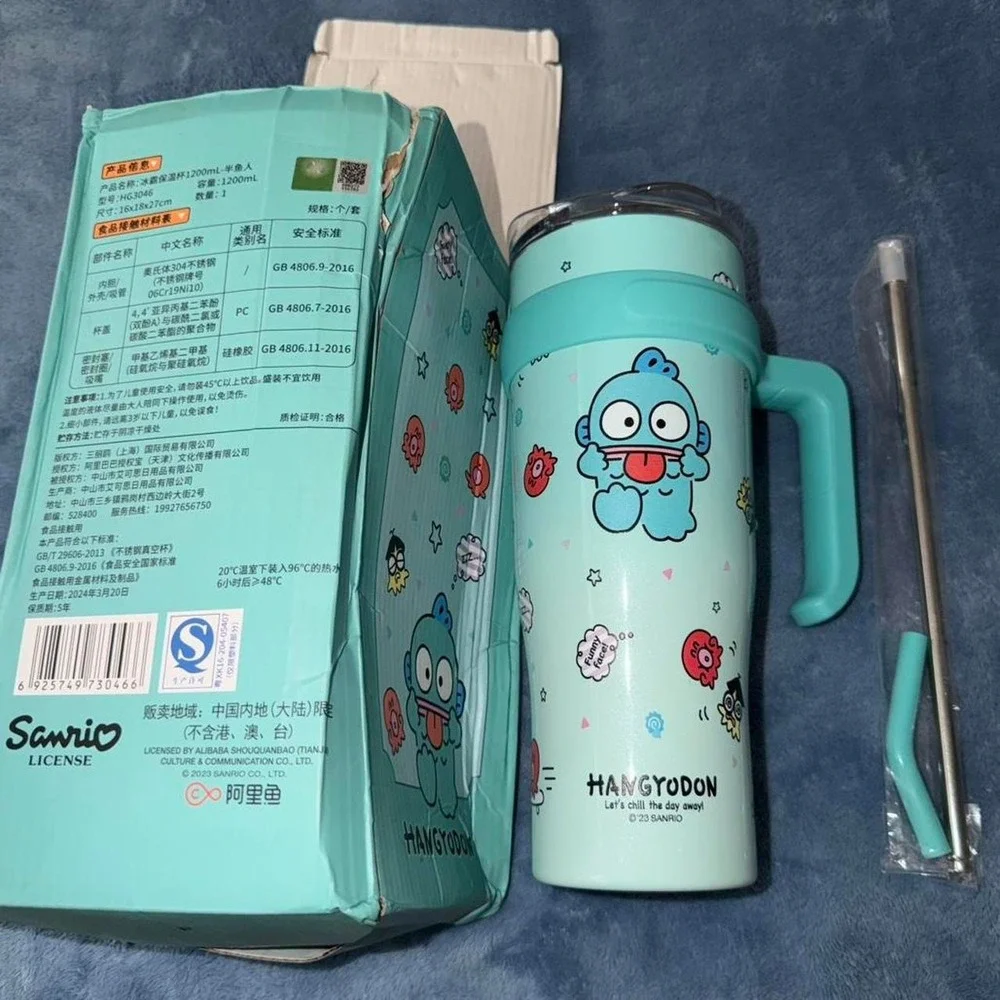 Hangyodon blue insulated water bottle with straw